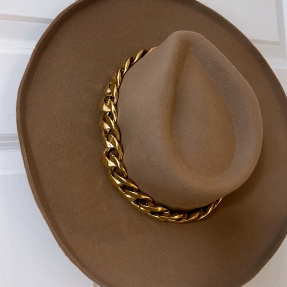 EASTNWEST LABEL HAT NEW WITH TAGS
